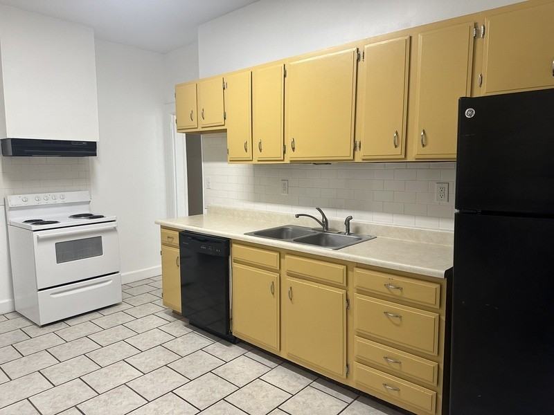 902 State St - Photo 5 of 14