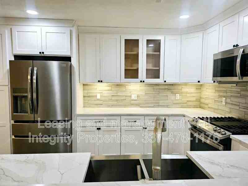 15457 Oakstone Dr - Photo 2 of 10