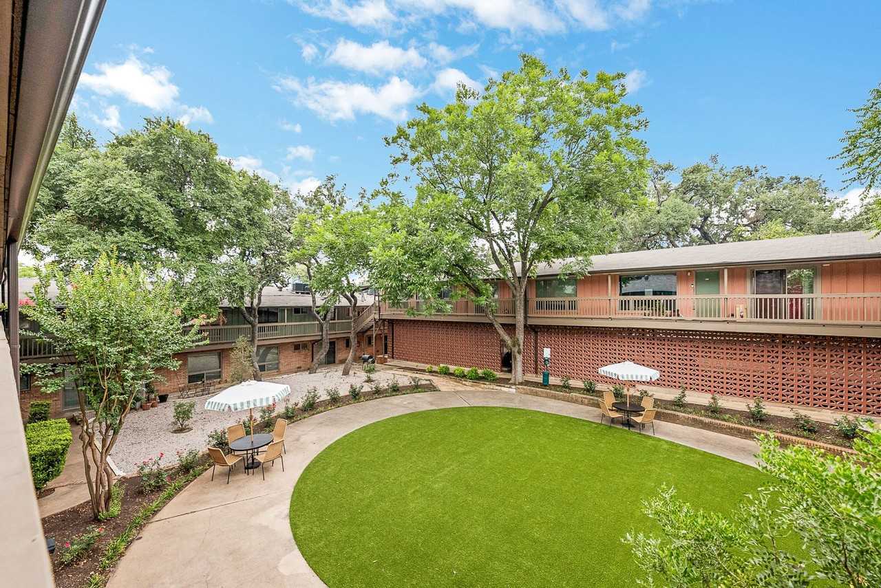 Lorrain Apartments - Photo 4 of 21