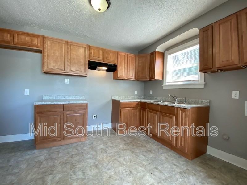 298 Edsel Ave - Photo 3 of 8