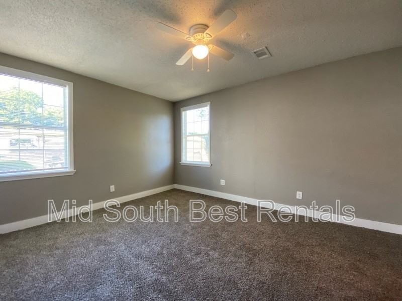 298 Edsel Ave - Photo 6 of 8