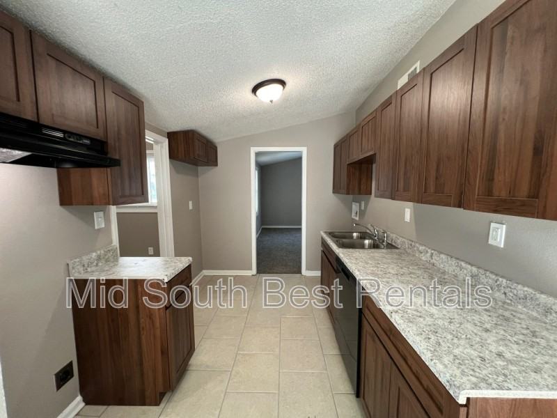 3904 Ajanders Dr - Photo 3 of 8