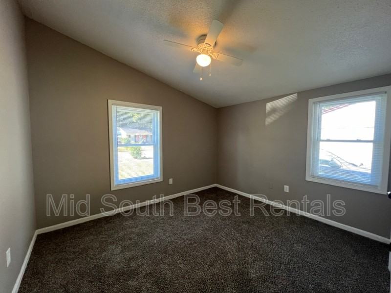 3904 Ajanders Dr - Photo 4 of 8