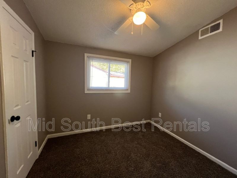 3904 Ajanders Dr - Photo 5 of 8