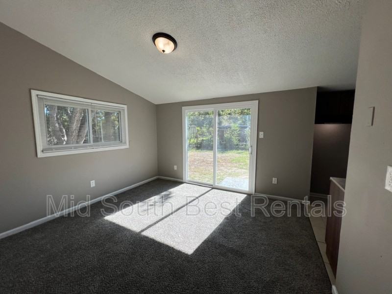 3904 Ajanders Dr - Photo 7 of 8