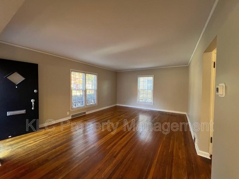 4322 Northwest Dr - Photo 4 of 19