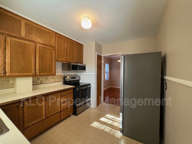 4322 Northwest Dr - Photo 7 of 19