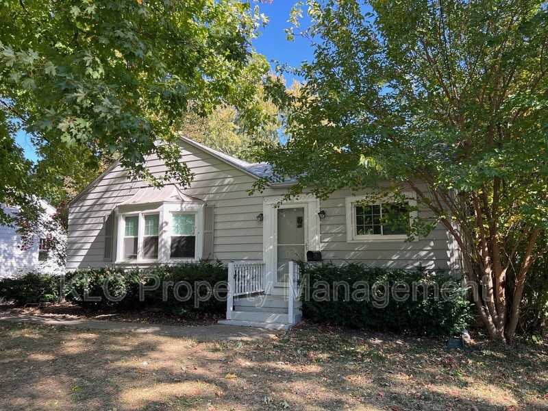 2729 49th St - Photo 3 of 14