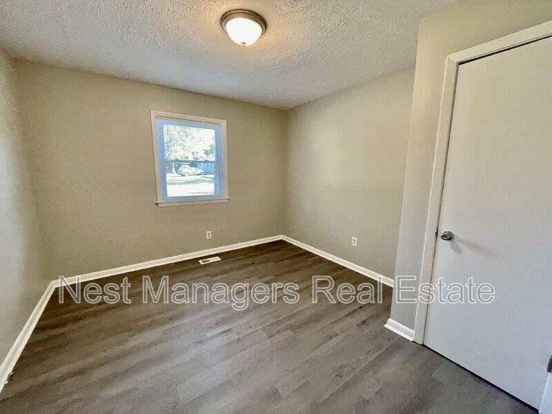 402 Douglas Ave - Photo 3 of 17