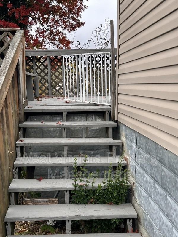 226 Clyde St - Photo 2 of 8