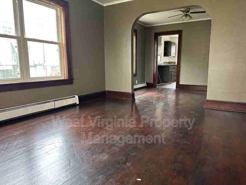 226 Clyde St - Photo 3 of 8