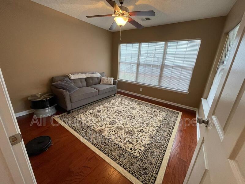 7317 Suncatcher Dr - Photo 3 of 16