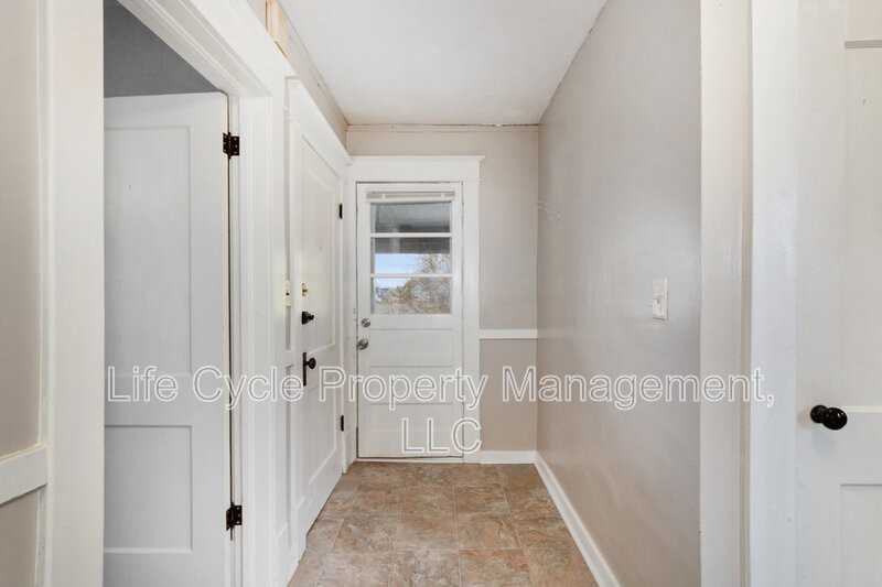 808 Veto St Nw - Photo 2 of 15
