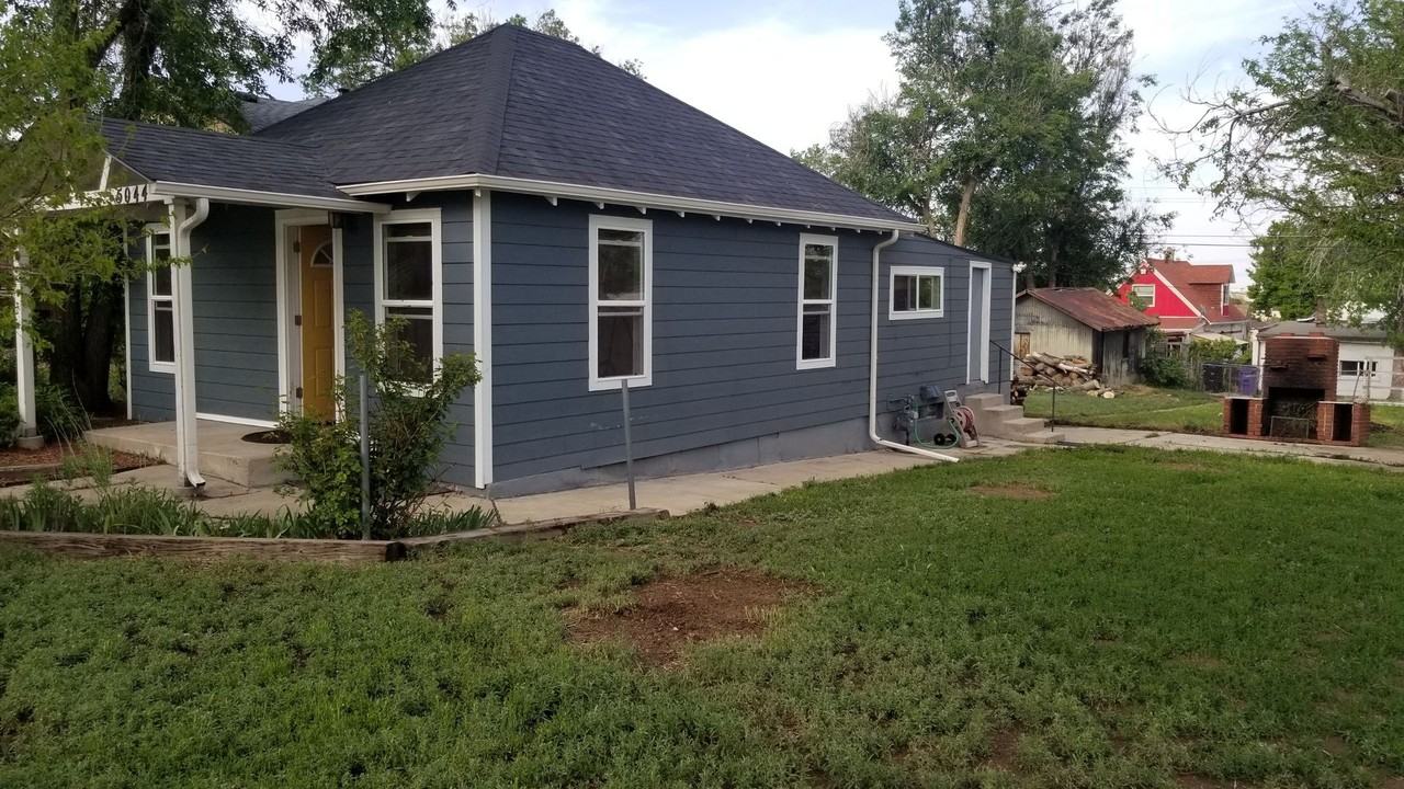 5044 Lincoln St - Photo 3 of 15