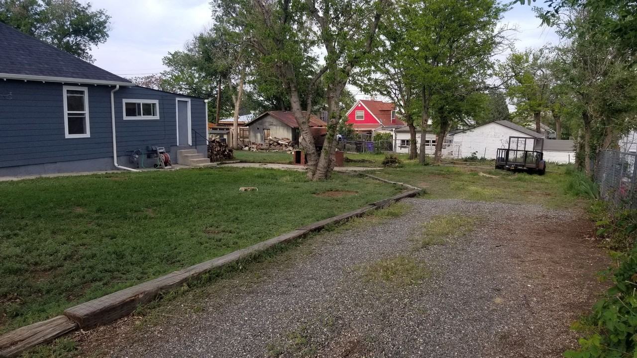 5044 Lincoln St - Photo 4 of 15