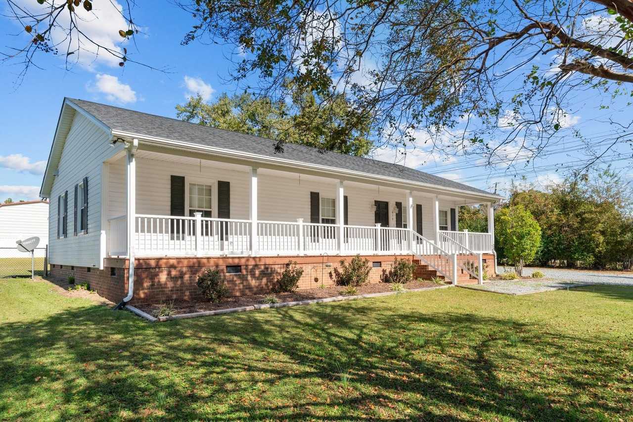 614 Mckay St - Photo 3 of 44