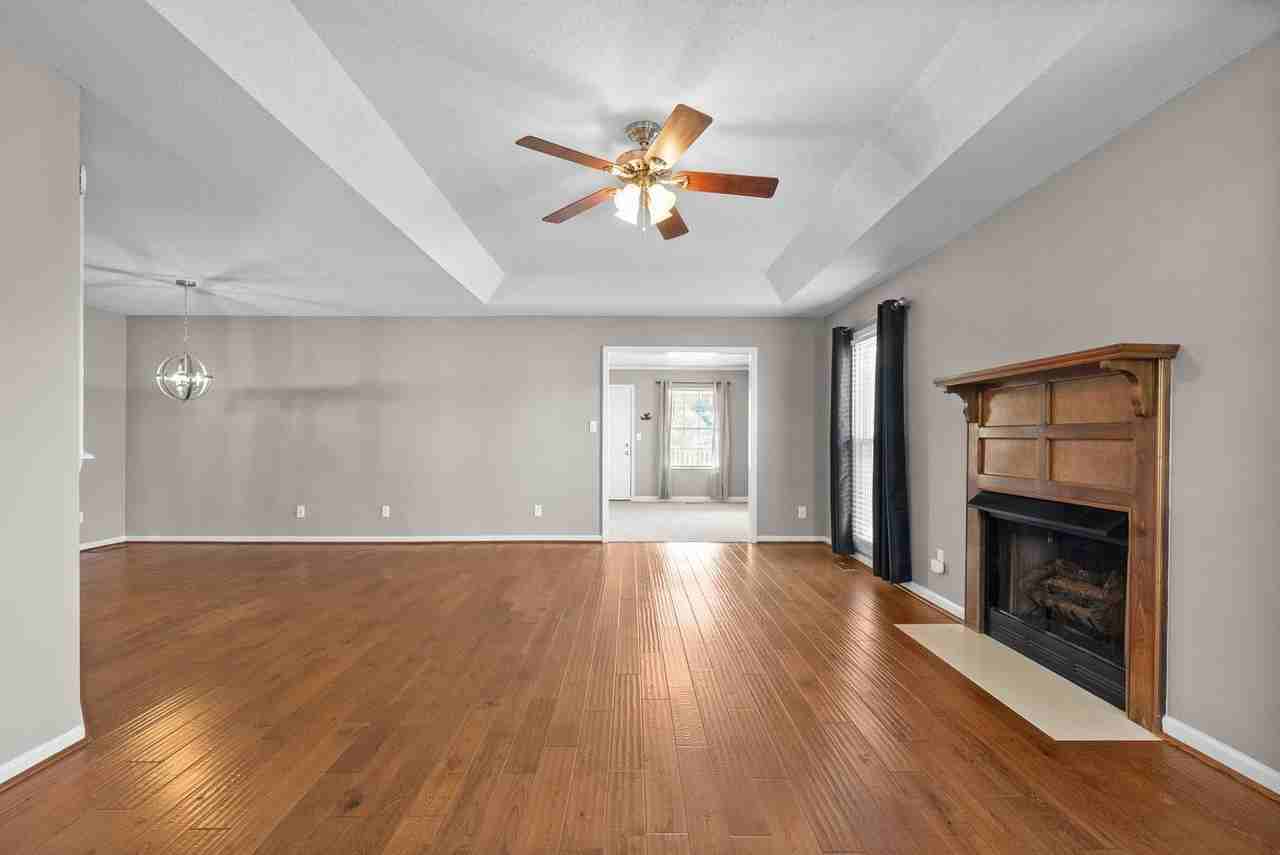 714 West Creek Drive - Photo 4 of 38