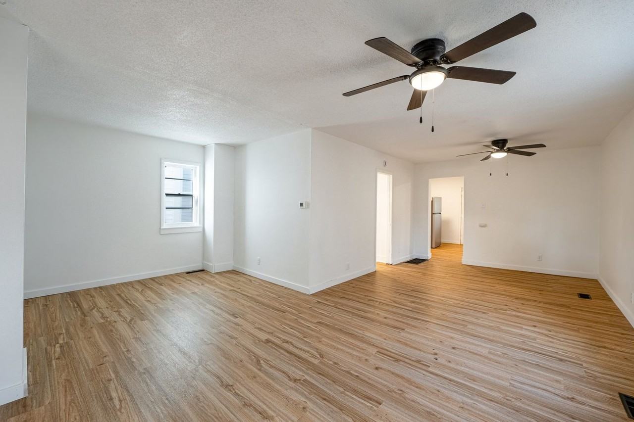 818 W Dewald St - Photo 2 of 32