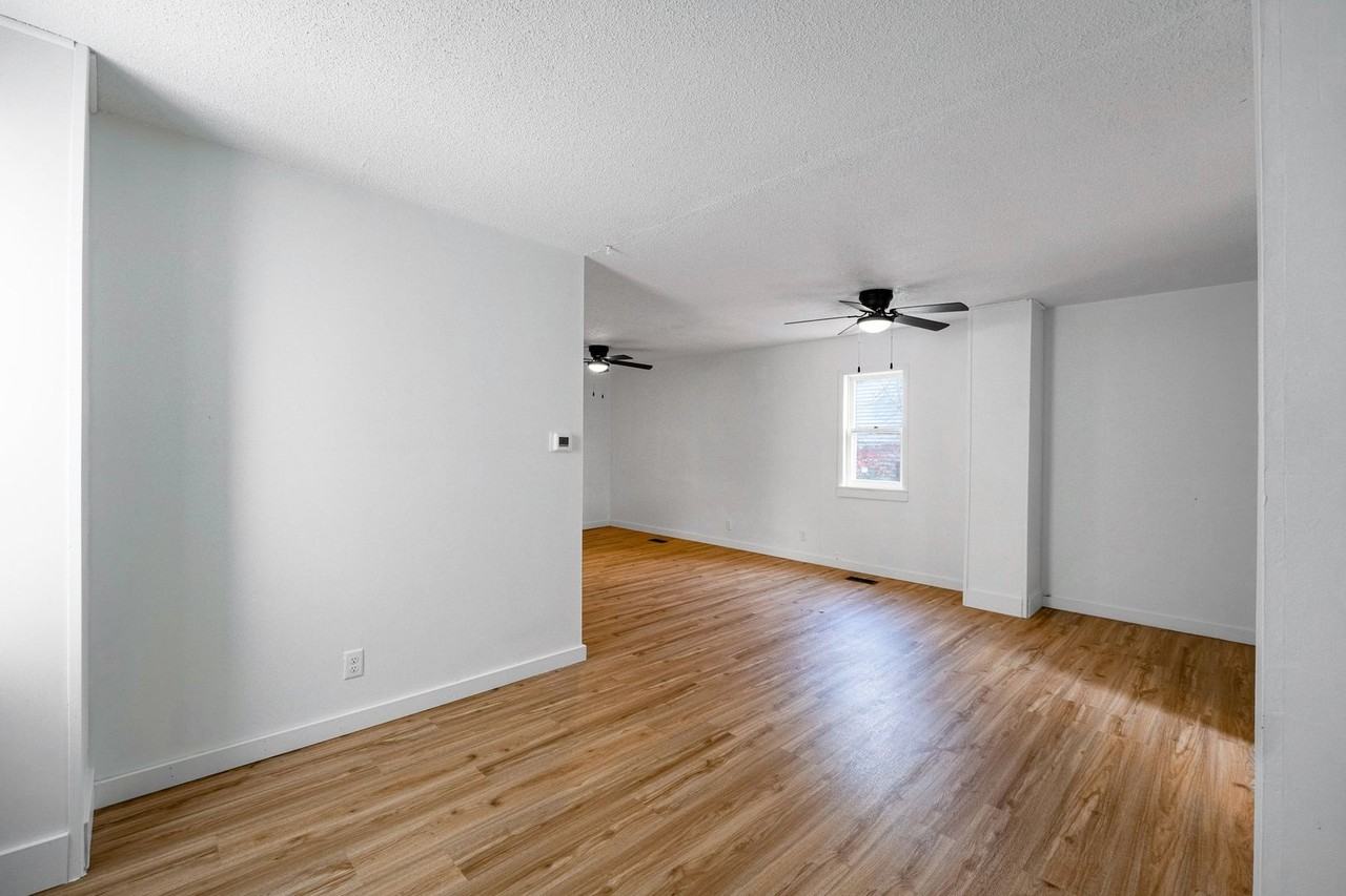 818 W Dewald St - Photo 3 of 32