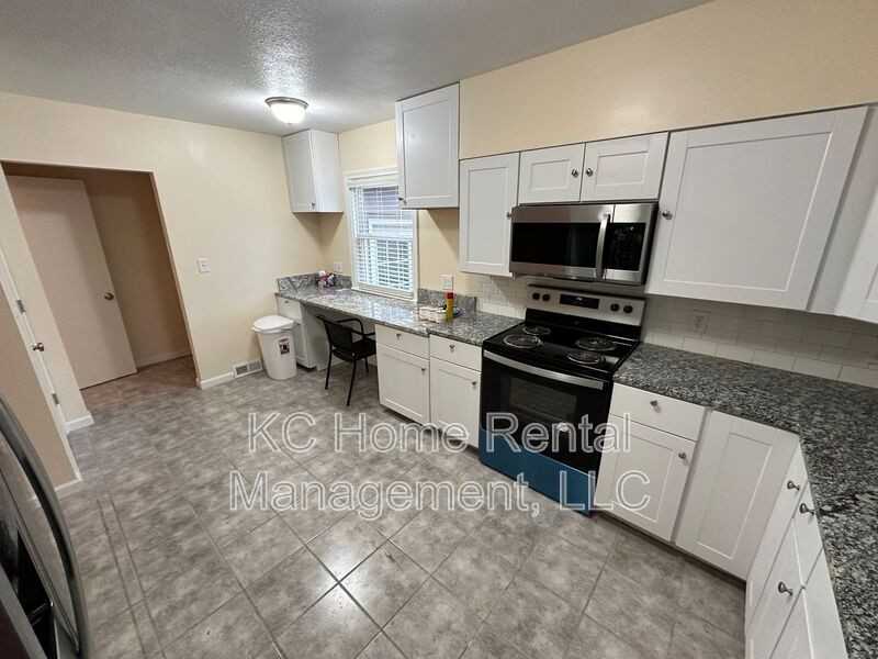 215 S Cherry St - Photo 2 of 44