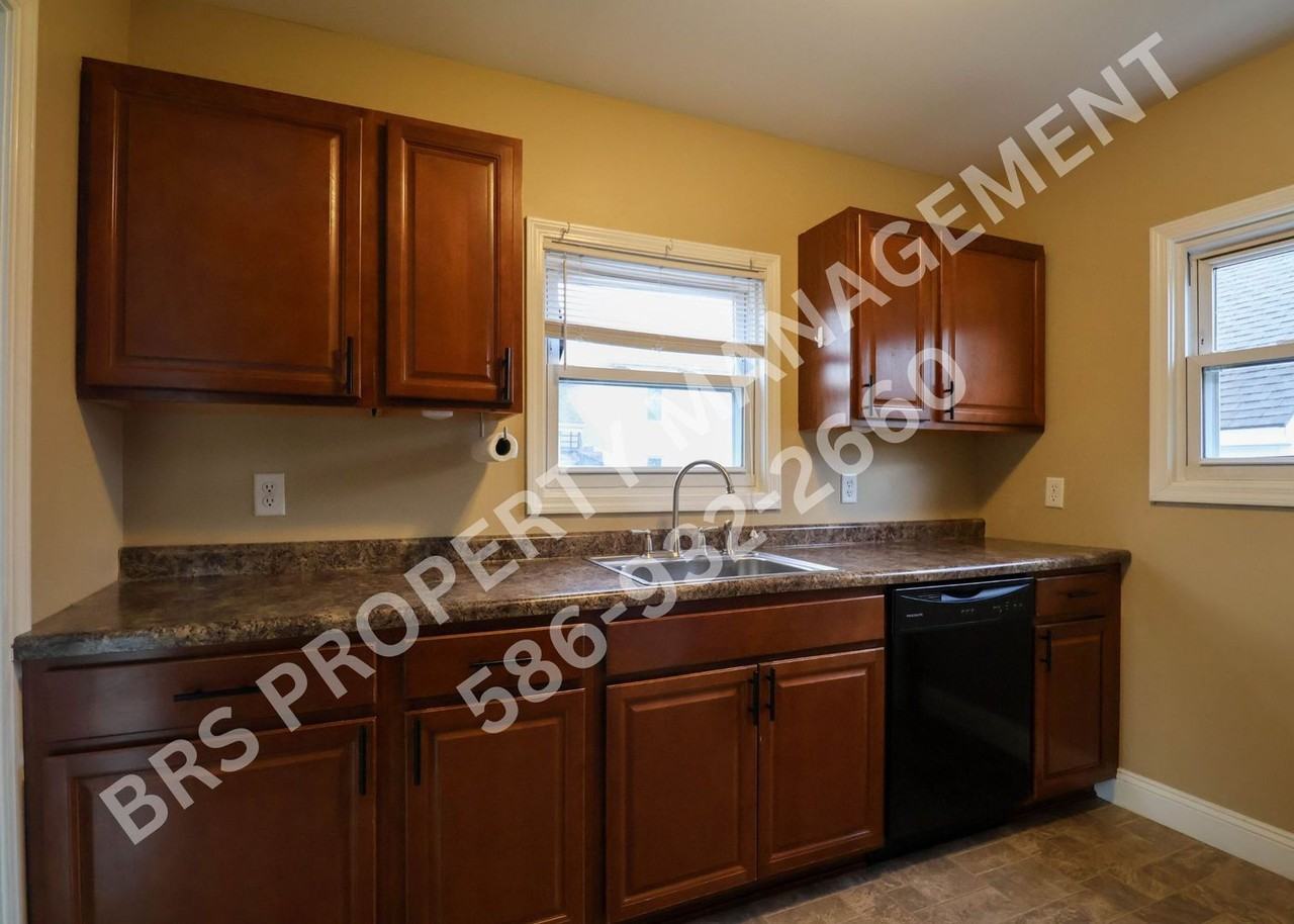 58825 Main St - Photo 7 of 20