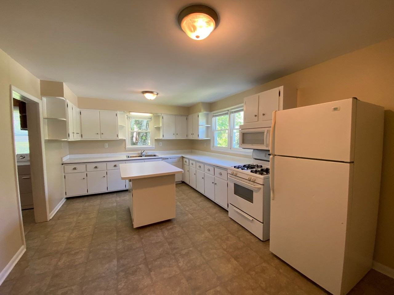7470 S Old State Road 37 - Photo 4 of 13