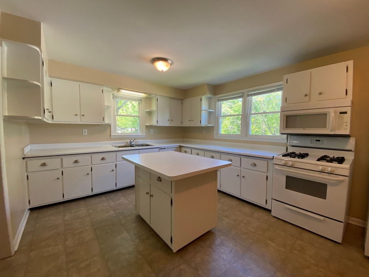 7470 S Old State Road 37 - Photo 7 of 13