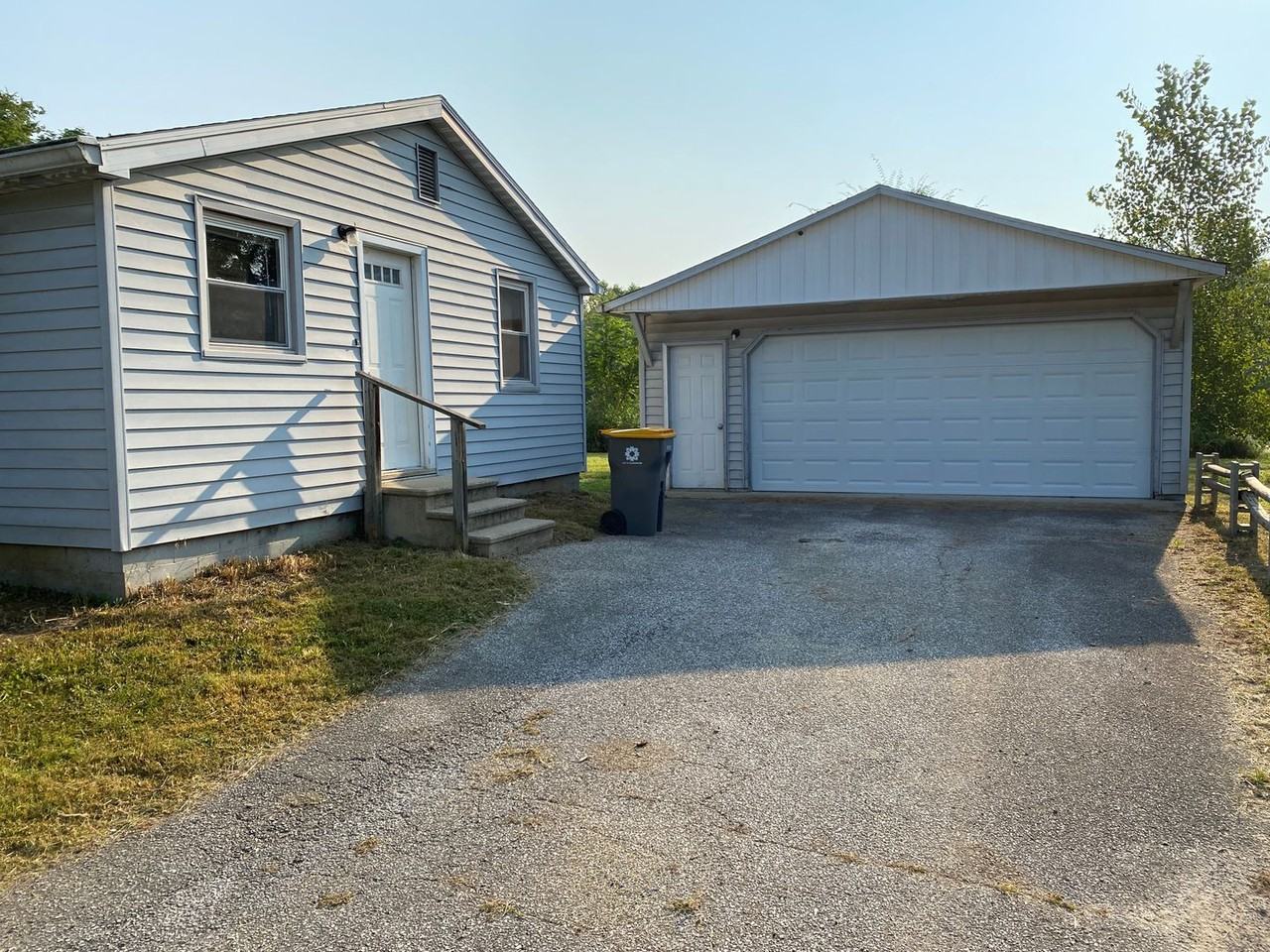 2509 Camden Drive - Photo 2 of 12