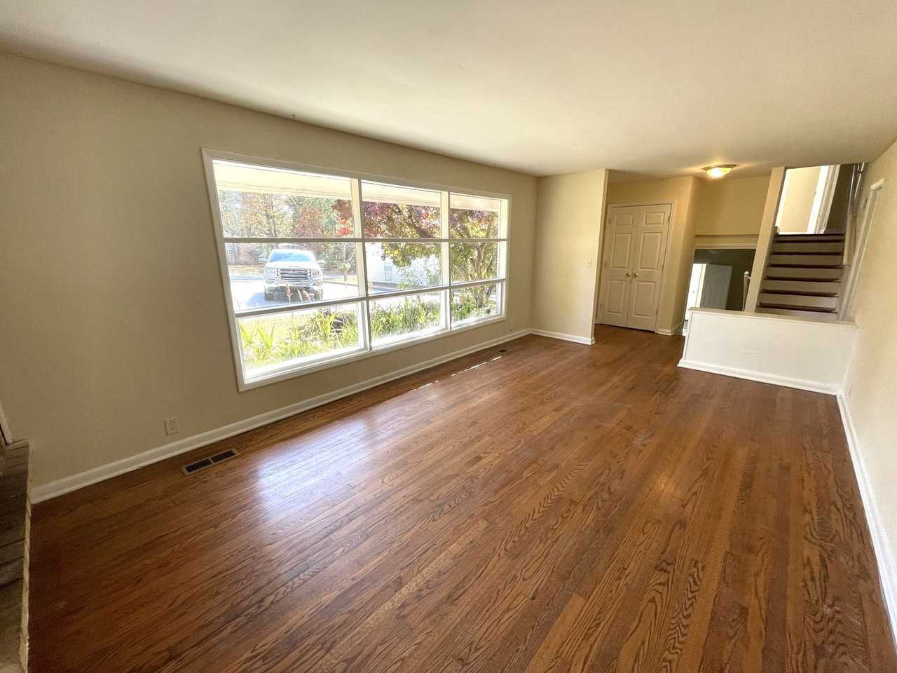 160 Pineview Drive - Photo 3 of 23