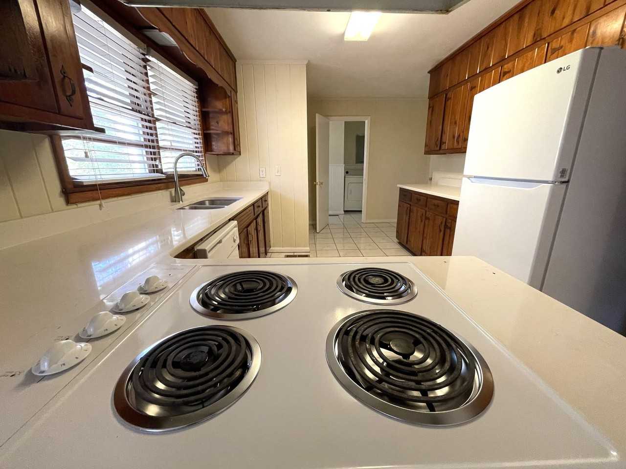 160 Pineview Drive - Photo 6 of 23