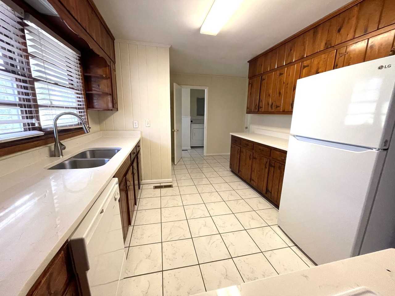 160 Pineview Drive - Photo 7 of 23