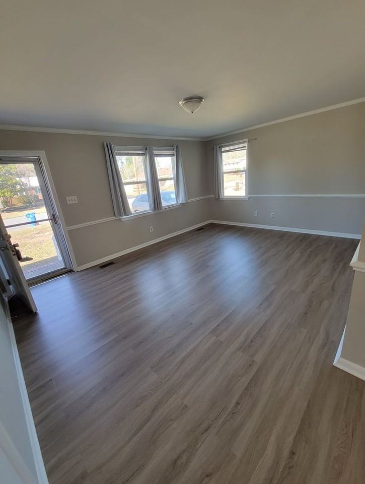 1018 Daniel Dr - Photo 3 of 17