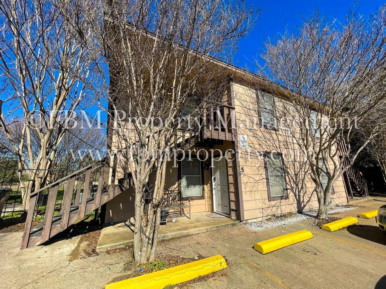2608 W Sycamore Ave #7 - Photo 2 of 15