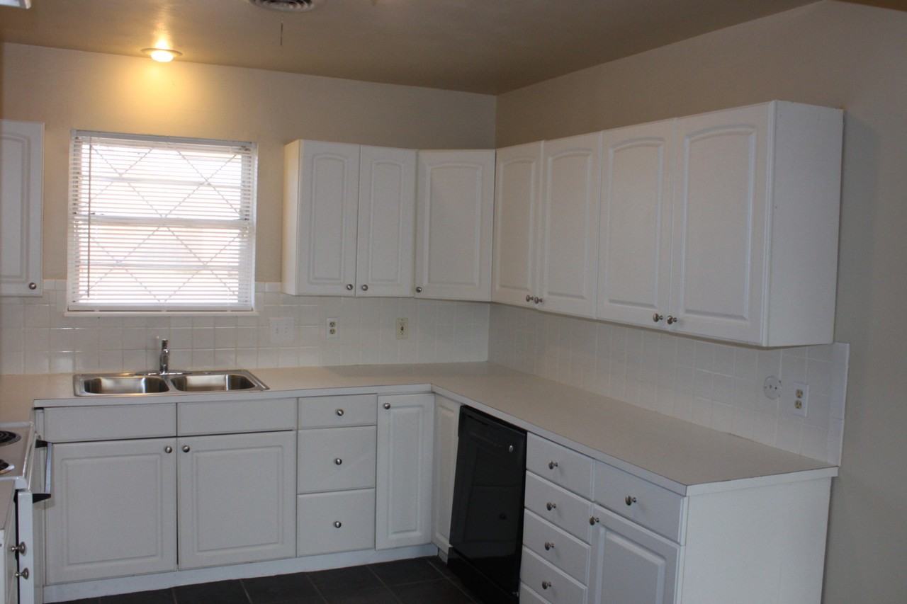 5519 16th Pl - Photo 6 of 33