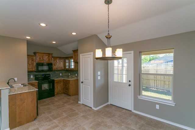 402 Noah - Photo 2 of 26