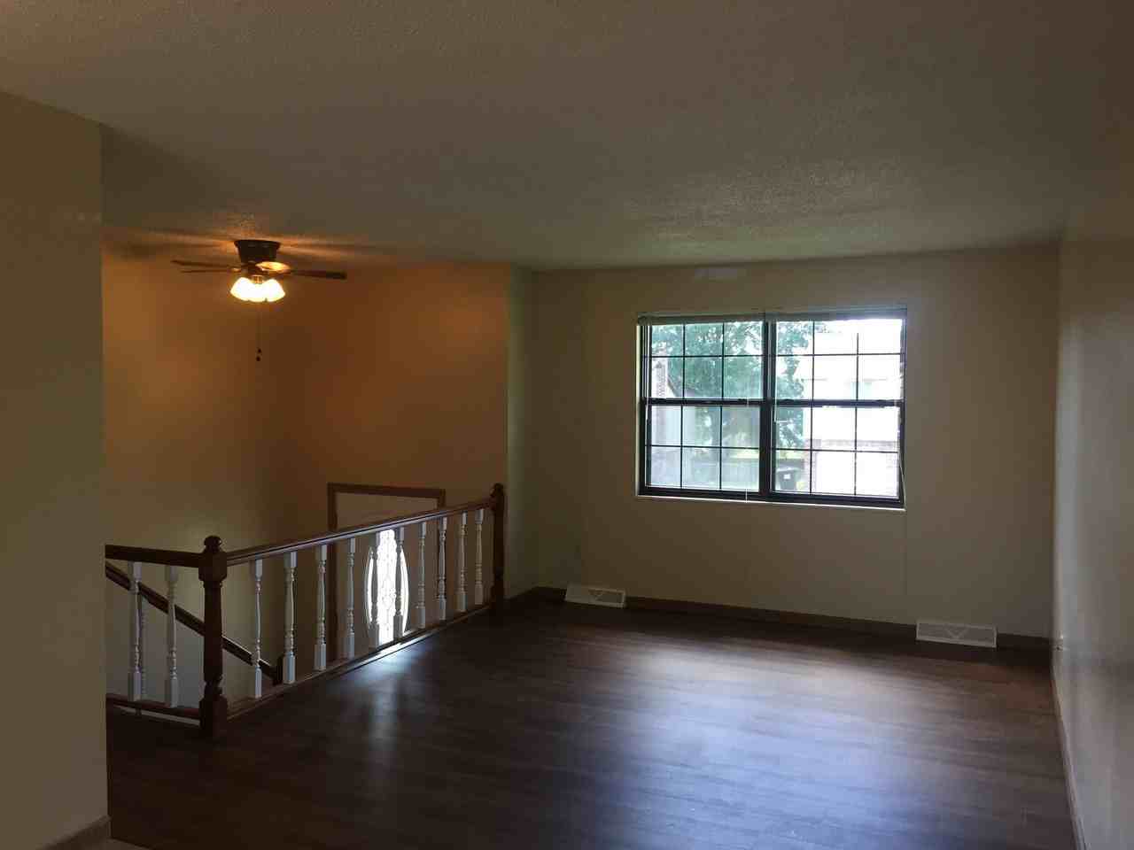 5542 Bradley Dr - Photo 3 of 15