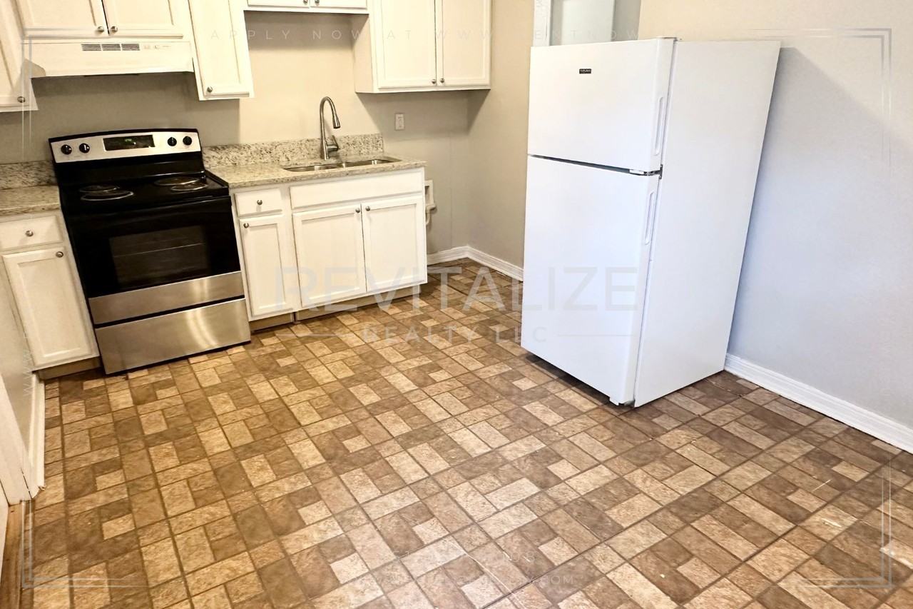 1252 Barker Dr W - Photo 3 of 13