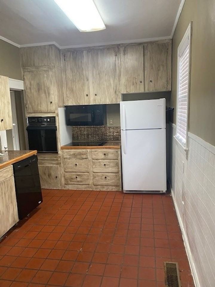 1017 16th Ave - Photo 5 of 13