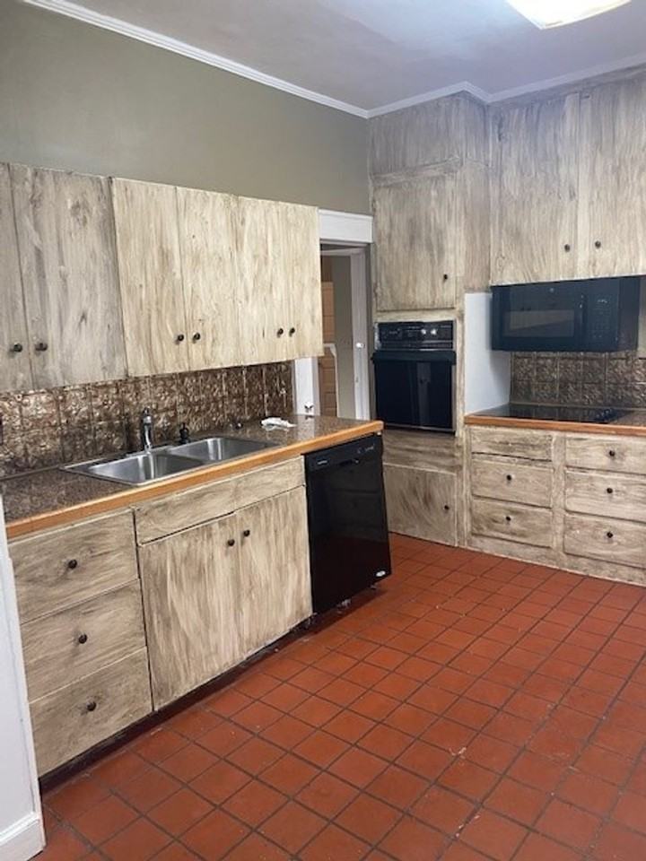 1017 16th Ave - Photo 4 of 13
