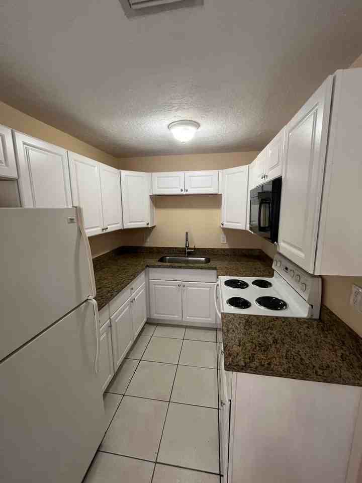 1508 W 31st St - Photo 6 of 17