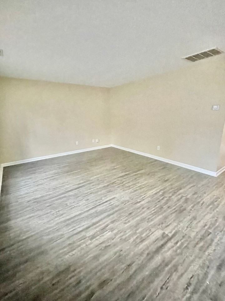 2509 Fairstone Ave - Photo 2 of 17