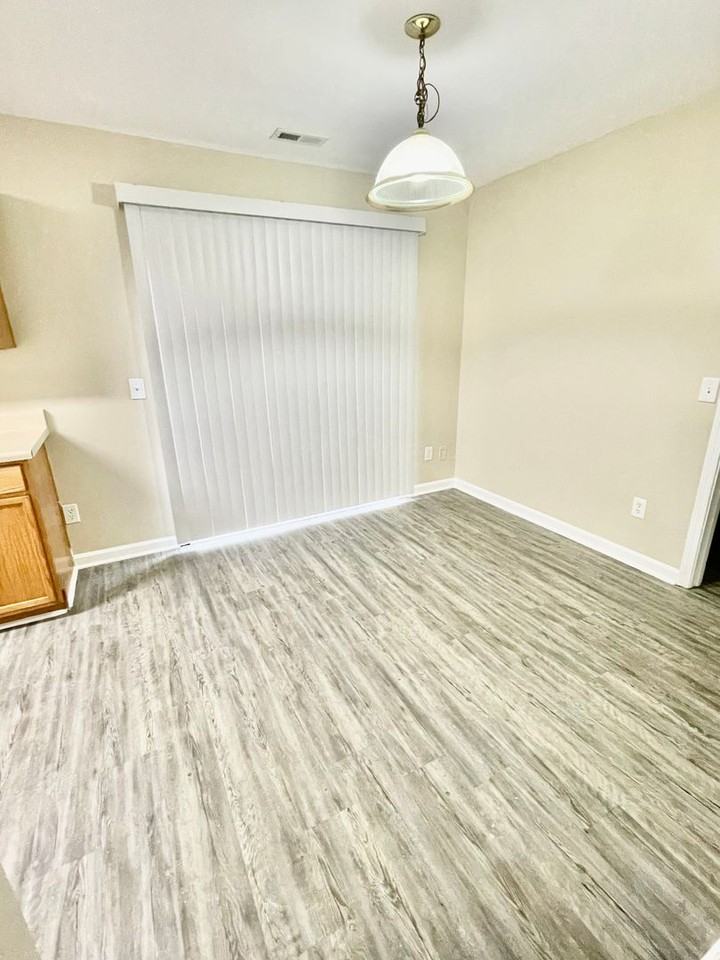 2509 Fairstone Ave - Photo 4 of 17