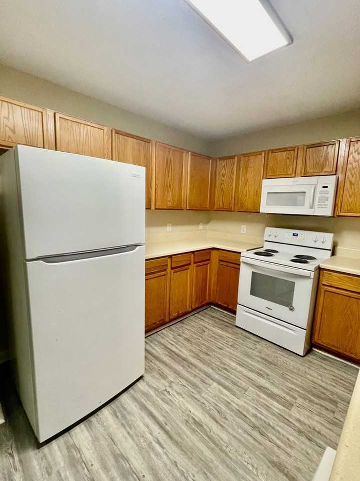 2509 Fairstone Ave - Photo 6 of 17