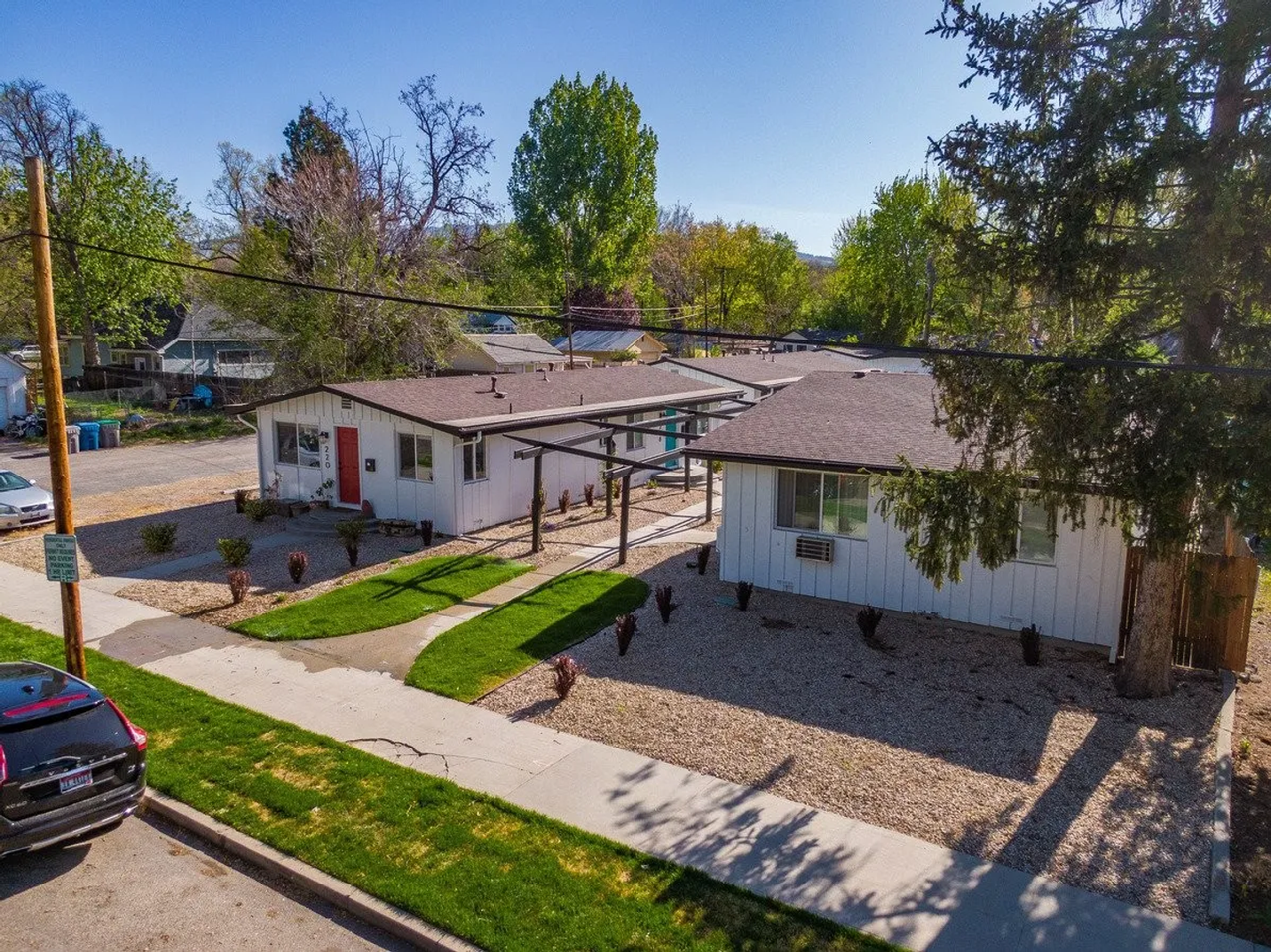 214 N Flume St - Photo 2 of 17