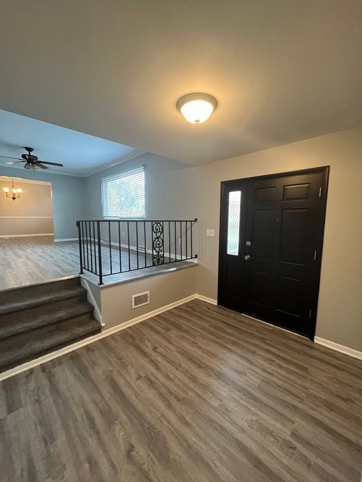 5561 Rockport Rd - Photo 2 of 38