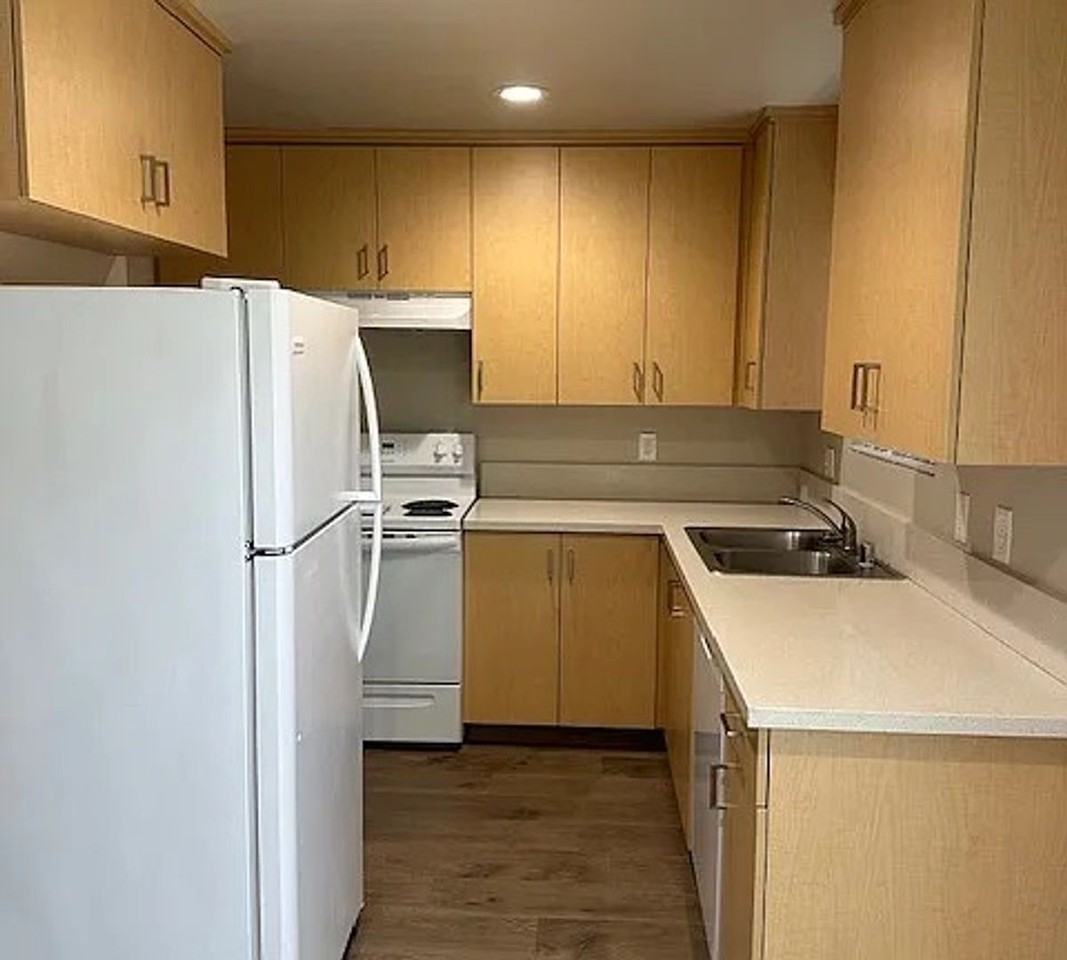 578 N Brown St - Photo 5 of 16