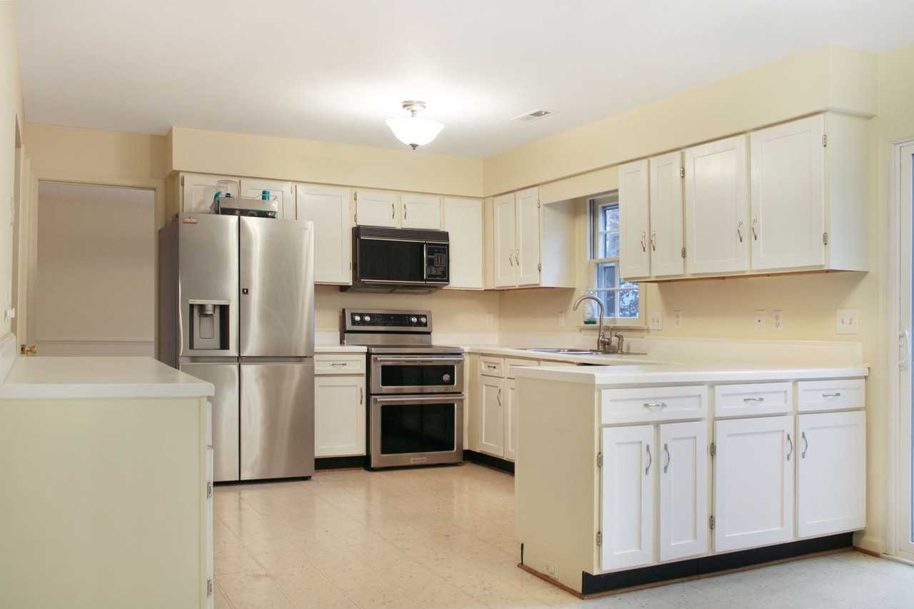 1023 Wildmere Pl - Photo 2 of 30