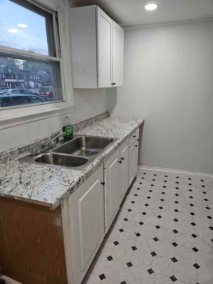 2725 South Forwood Street - Photo 2 of 9