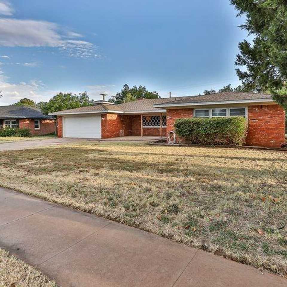 2110 65th St - Photo 2 of 40