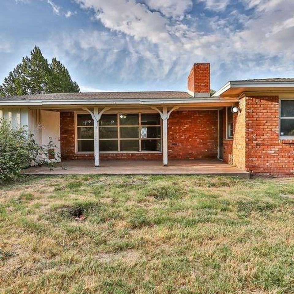 2110 65th St - Photo 5 of 40